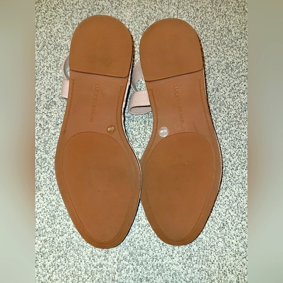 Lucky Brand Womens Atlyi Suede Ankle Strap Flats. (Cameo Rose) - Picture 4 of 6